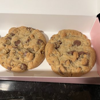 Crumbl - Dania Beach - Bakeries Near Me - Hollywood, Florida