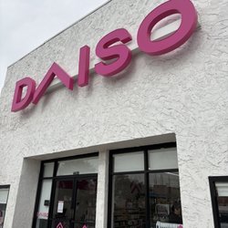 Daiso - Store entrance