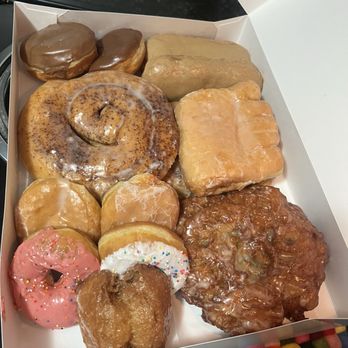 The Donut Dugout - Best donuts in the area! I lucked out that they still had some by 11:20am on a Sunday! Fresh, soft, warm, and excellent flavors - BRAVO! - Donuts Near Me - Norfolk, Virginia