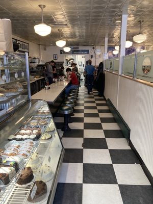 Lou's Restaurant & Bakery by null