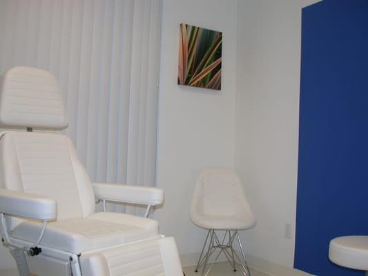 Photo of Suzanne Quardt MD - Palm Desert Plastic Surgery - Rancho Mirage, CA, US. Consult Room