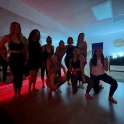 VIVE LA Yoga - Shake Your Asana class!
