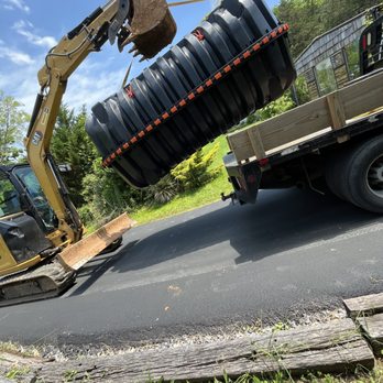 Choice One Plumbing - Unloading a septic tank, ready to install - Plumbing Near Me - Maryville, Tennessee Choice One Plumbing - Unloading a septic tank, ready to install - Plumbing Near Me - Maryville, Tennessee