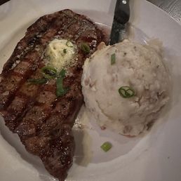 Steak frites (with mashed potatoes) Steak frites (with mashed potatoes)