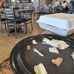 Gusano's Pizza - Brown rotten lettuce