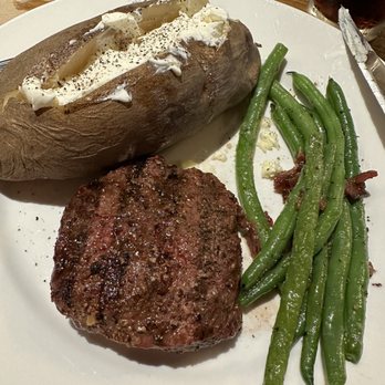 Lous Kitchen - Steak, potato and green beans = delicious!!! - Salad Near Me - Mount Angel, Oregon