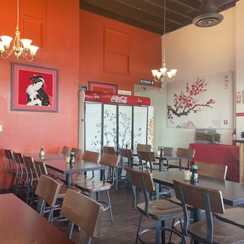 Maki Sushi - Inside seating area - Japanese Near Me - Ventura, California Maki Sushi - Inside seating area - Japanese Near Me - Ventura, California