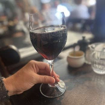 Les Antiquaires - Morgan wine - Bistros Near Me - Paris, 75 Les Antiquaires - Morgan wine - Bistros Near Me - Paris, 75