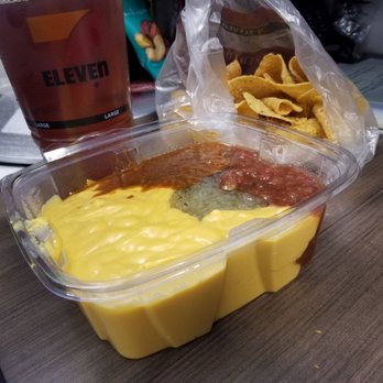 7-Eleven - Haha mmmmm nachos. Too bad they had NO jalapenos! No pico de gallo! And onions were in a packet..that goop in the middle... :( - Convenience Stores Near Me - Denver, Colorado