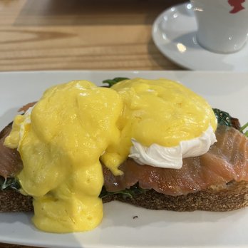 Brew It Cafe - Spinach and smoked salmon eggs Benedict delicious - Breakfast & Brunch Near Me - Fort Lauderdale, Florida Brew It Cafe - Spinach and smoked salmon eggs Benedict delicious - Breakfast & Brunch Near Me - Fort Lauderdale, Florida