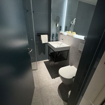 Hilton Garden Inn - Bathroom - Hotels Near Me - Mannheim, BW