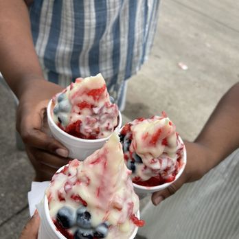 Sno-la Uptown - Chantilly Snowball - Desserts Near Me - New Orleans, Louisiana