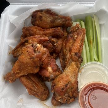 Lisbeth Restaurant - Wings - Breakfast & Brunch Near Me - New Brighton, Minnesota