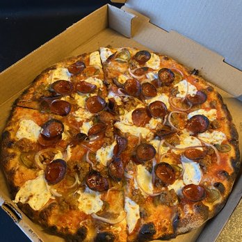 Beebe's - Hot Italian Pizza - Pizza Near Me - Long Island City, New York