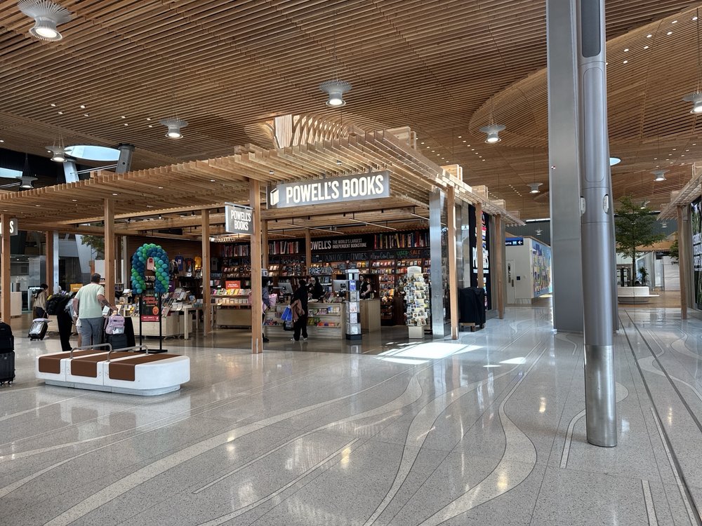 Powell’s Books at PDX Logo