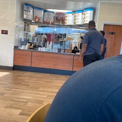Wendy's - Where are the employees attending this costumers!