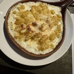 Lola's A Neighborhood Bar - Macaroni and cheese