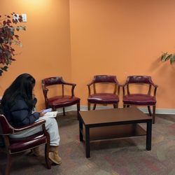 Family Medicine Associates of Alexandria - One person waiting that literally arrived after me.