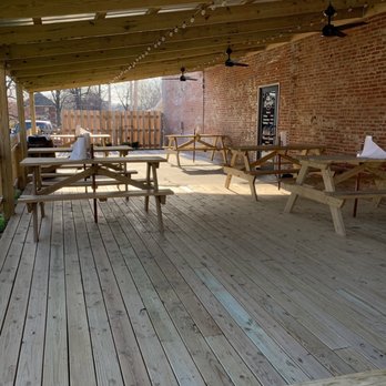 Buerky's Bbq - Outdoor dining area - Barbeque Near Me - Boonville, Missouri Buerky's Bbq - Outdoor dining area - Barbeque Near Me - Boonville, Missouri