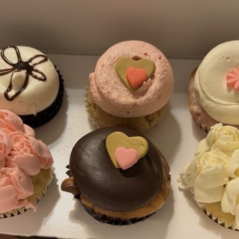 Georgetown Cupcake - Everyday Classics - Box of 6 Cupcakes - Cupcakes Near Me - Washington, DC, District of Columbia