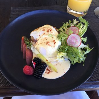 Park Winters - Eggs Benedict for breakfast! - Bed & Breakfast Near Me - Winters, California Park Winters - Eggs Benedict for breakfast! - Bed & Breakfast Near Me - Winters, California