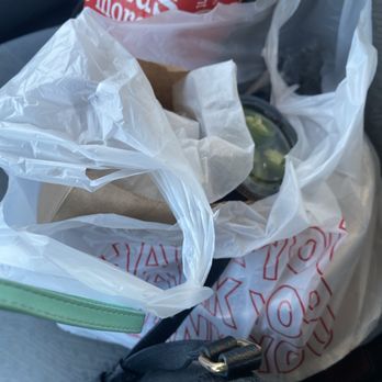 El Agave - Fresh tortilla chips, they will never make it home. Yum. - Mexican Near Me - Warrenton, Virginia