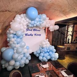 Life O' The Party - Baby Oh Baby!" This adorable balloon backdrop is perfect for celebrating a new arrival. #BabyShower #BalloonBackdrop #ItsABoy #ItsAGirl