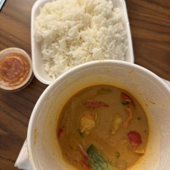 Mama Mai's Noodle Cafe - Red Curry - Asian Fusion Near Me - Stevens Point, Wisconsin Mama Mai's Noodle Cafe - Red Curry - Asian Fusion Near Me - Stevens Point, Wisconsin