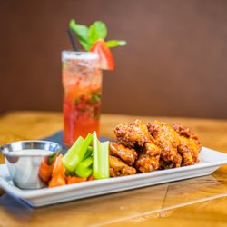 The Hub Eats & Drinks - Dragonberry Mojito paired with some amazing Thai Spice wings