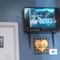 Armstrong's Barbershop - Restroom
