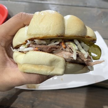 Idk BBQ - Pulled pork sandwich - solid - Barbeque Near Me - Tropic, Utah