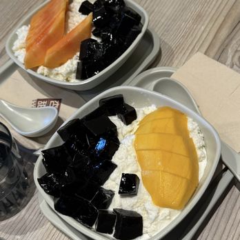 Sweethoney Dessert - V10. Mango & Grass Jelly With Vanilla Frost V10. 芒果白雪涼粉 - Desserts Near Me - Colma, California Sweethoney Dessert - V10. Mango & Grass Jelly With Vanilla Frost V10. 芒果白雪涼粉 - Desserts Near Me - Colma, California