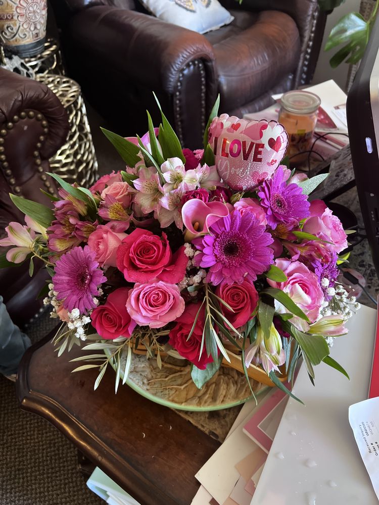 ANNA’S FLOWER SHOP Updated August 2024 47 Photos 5557 E Grant Rd