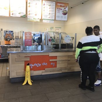 Jamba - Squeeze the ay.  Packed house.  No employees making any smoothies.  Probably in the back getting supplies?? - Juice Bars & Smoothies Near Me - San Bruno, California