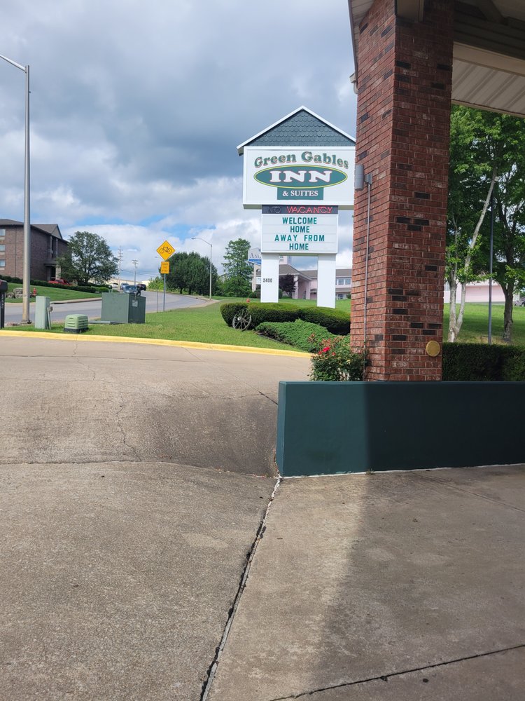 GREEN GABLES INN Updated June 2024 2400 Green Mountain Dr, Branson