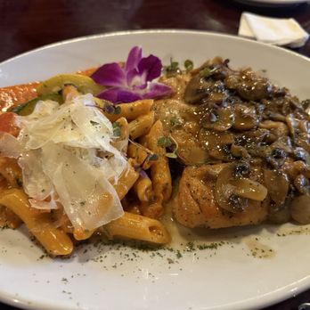Giovannetti's - Chicken piccata - Italian Near Me - Vista, California Giovannetti's - Chicken piccata - Italian Near Me - Vista, California