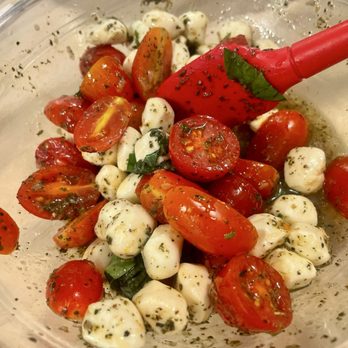 Sur La Table - Tomato and mozzarella salad - Cooking Classes Near Me - Boca Raton, Florida