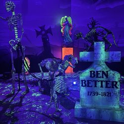 Outrageous Mini Golf - A peak at the incredible Haunted Mansion course!