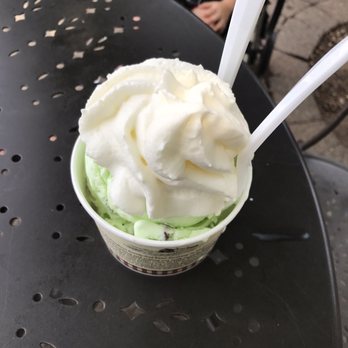 Richardson's Ice Cream - Pistachio Frozen Yogurt - Ice Cream & Frozen Yogurt Near Me - Middleton, Massachusetts