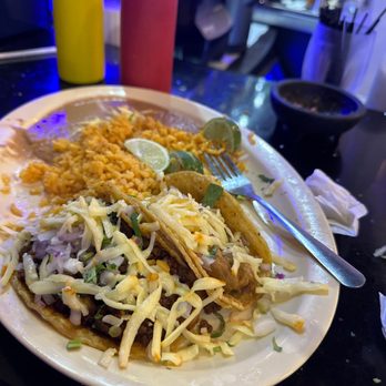 Restaurant Los Molcajetes - Steaks and chicken and Mexican sausage taco - Mexican Near Me - Chicago, Illinois Restaurant Los Molcajetes - Steaks and chicken and Mexican sausage taco - Mexican Near Me - Chicago, Illinois