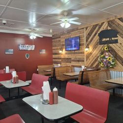 Bones Backstreet BBQ Jemison - Inside