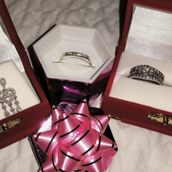 Royal Pawn - Less than 700 bucks! My engagement ring appraised at 2100 and is just one of these pieces! Great deals! - Jewelry Near Me - Alexandria, Virginia