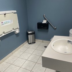Sammy's family Restaurant - Women bathroom