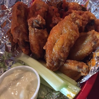 Chevvy's - Medium wings with bleu cheese - Pizza Near Me - Fort Wayne, Indiana