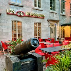 3 Brasseurs- Grande Allée - 3 Brasseurs - Grande Allée_Quebec_Yelp_Sanju-2