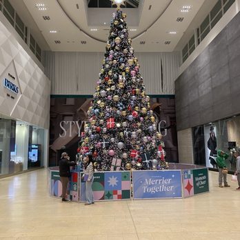 Yorkdale Shopping Centre - Yorkville Christmas Tree sponsored by Starbucks! - Shopping Centers Near Me - Toronto, Ontario Yorkdale Shopping Centre - Yorkville Christmas Tree sponsored by Starbucks! - Shopping Centers Near Me - Toronto, Ontario