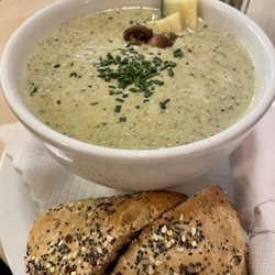 Cafe unter den Linden - Champignon-Zucchini Süppchen / Mushroom Zucchini Soup