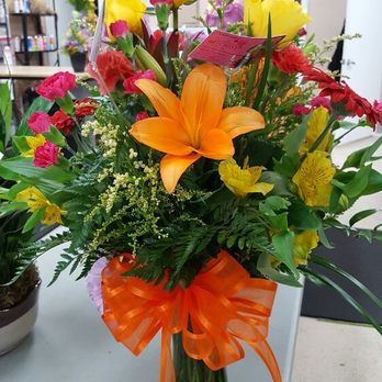 Broadway Florist - Florists Near Me - Moore, Oklahoma