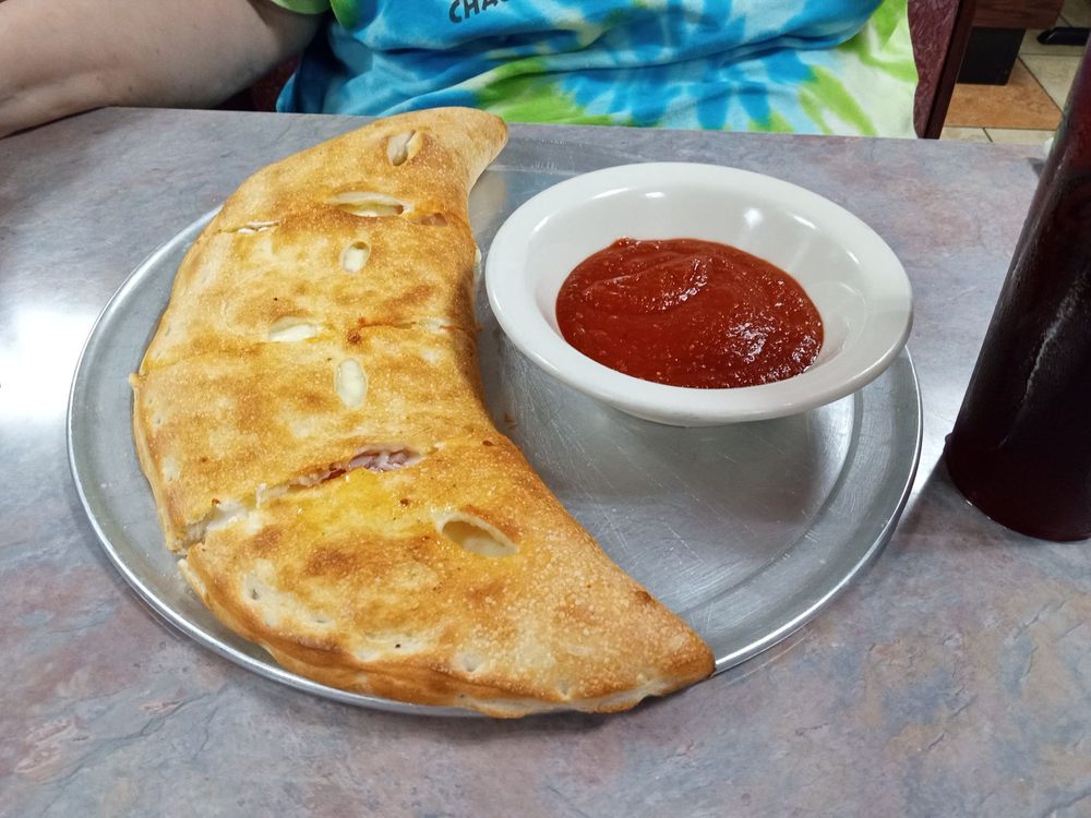 Navarro’s Pizza Logo