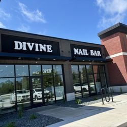 Divine Nail Bar - Front of spa.